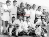 1958-em-pe-zito-ramiro-manga-urubatao-getulio-dalmo-e-o-massagista-macedo-agachados-dorval-jair-rosa-pinto-pagao-pele-e-pepe