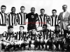 1959-em-pe-dalmo-fioti-getulio-manga-zito-e-feijo-agachados-helio-canjica-pagao-guerra-pele-dorval-e-o-massagista-macedo